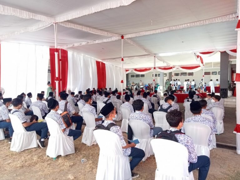 Vaksinasi Massal dari Kodam V/Brawijaya di Ponpes Tebuireng Dipantau Langsung Oleh Gubernur Jawa Timur