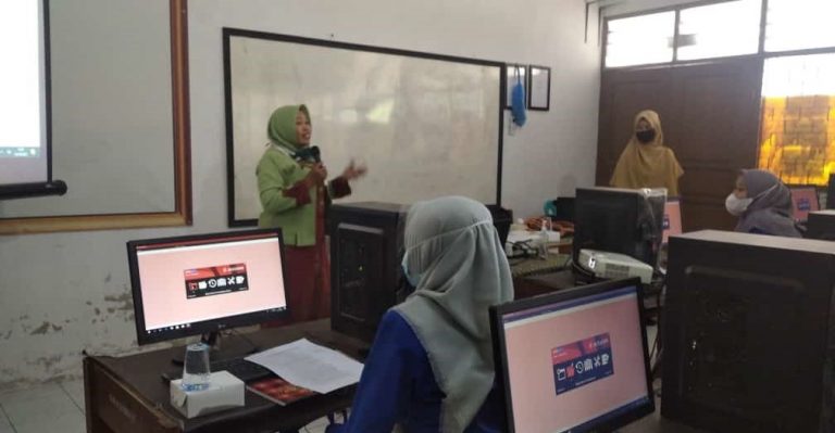 Prodi Akuntansi FE Unhasy Adakan Pengabdian Kepada Masyarakat Di SMA Kadiri Kras