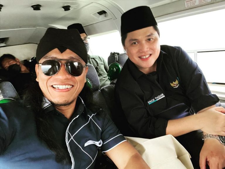 Antusiasme Civitas Akademika Unhasy Menyambut Kedatangan Menteri BUMN di Tebuireng