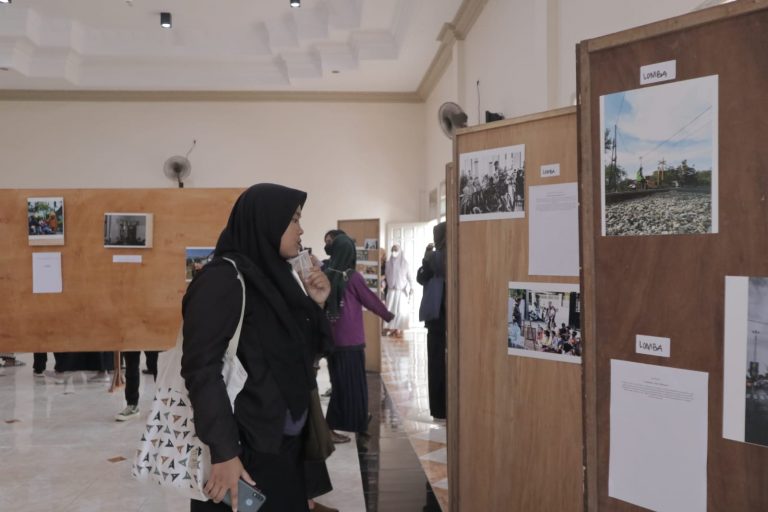 HMP KPI Menggelar Pameran dalam Event Latar Javanese Culture With Human Interest