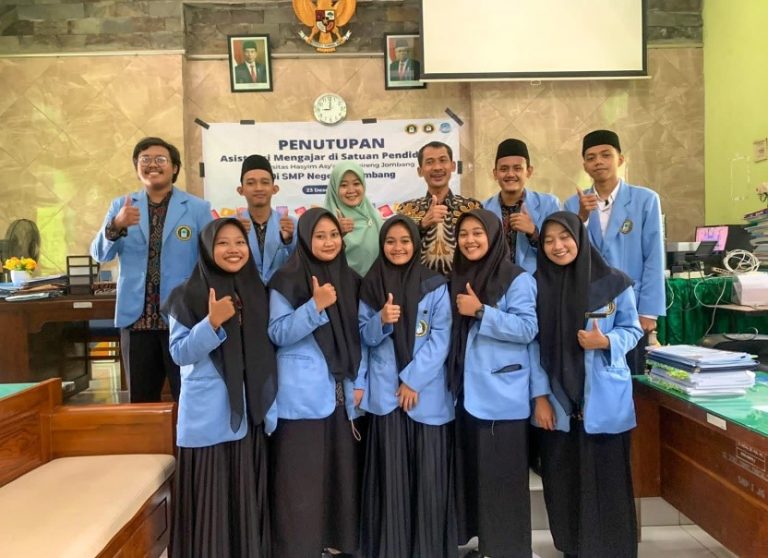 Pisah kenang mahasiswa AMSP UNHASY  di SMPN 1 Jombang