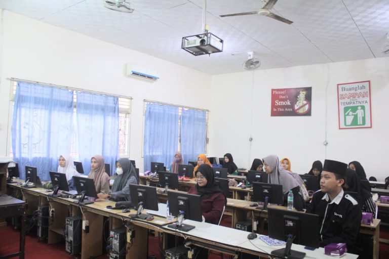 Tingkatkan Skill Dan Kreatifitas Mahasiswa, HMP PGMI Adakan Pelatihan Desain Grafis