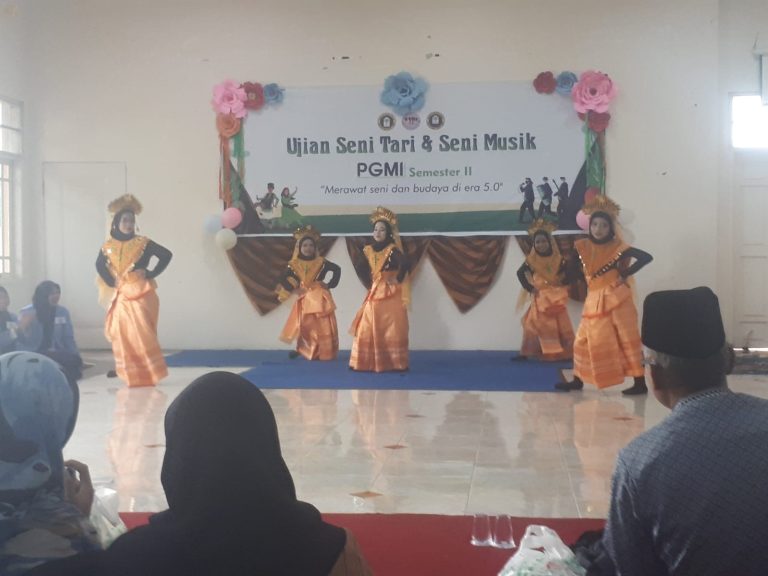 Mahasiswa Prodi PGMI gelar Pentas Seni Tari dan Musik Part 2