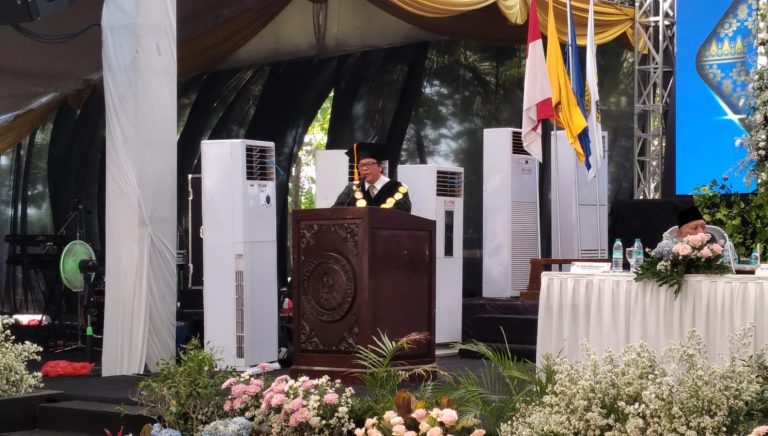 Begini Pesan Rektor Dalam Acara Wisuda UNHASY 2023