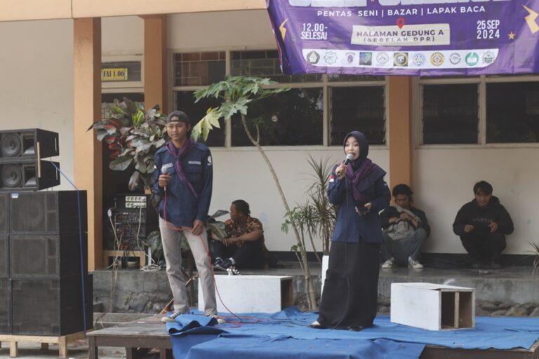 Pertama digelar! Parade UKM Unhasy: Promosi UKM di luar Posmaru